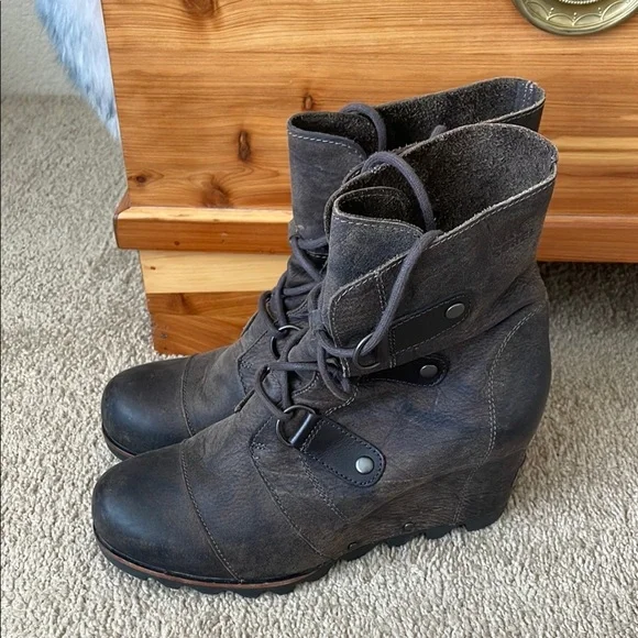 SOREL Joan Of Arctic Wedge Boot W’s 9 Leather Lug Sole NL1987-028 Dark Grey - Picture 2 of 15
